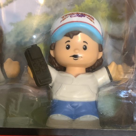 Little People Collector Stranger Things Castle Byers Special Edition Set - Picture 12 of 15